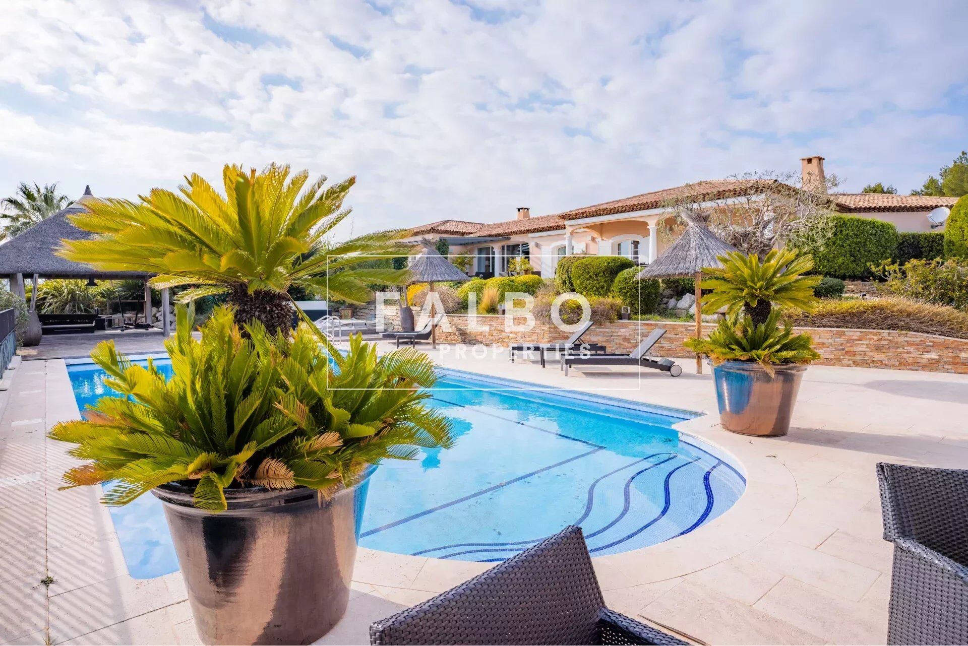 Villa / Maison 10 pièces  à vendre La Ciotat 13600