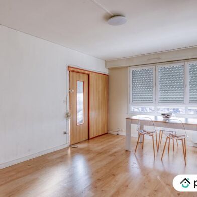 Appartement 4 pièces 76990 €