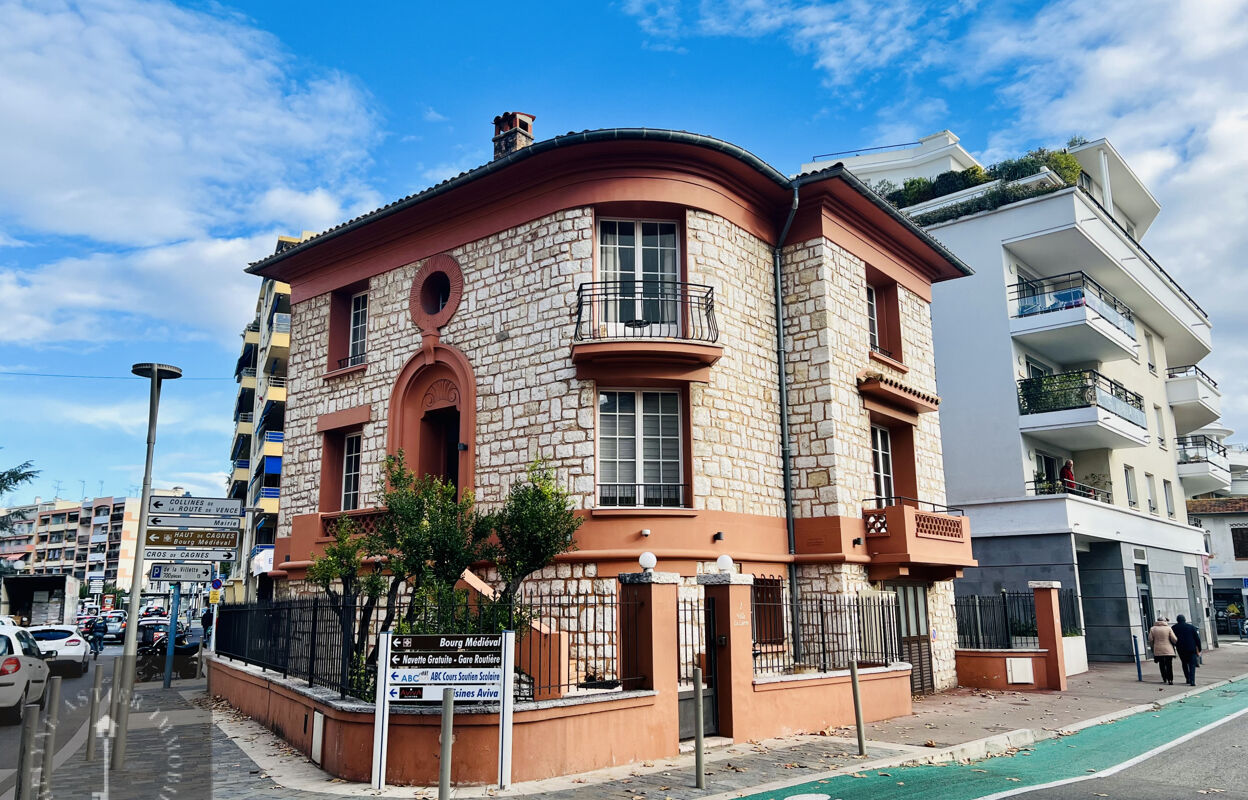 maison 8 pièces 205 m2 à vendre à Cagnes-sur-Mer (06800)