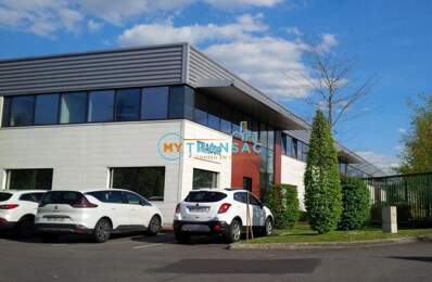 A LOUER 717m² d'Activité et de Bureaux à Lisses — photo du bien