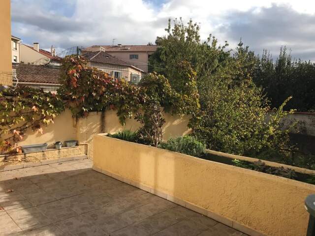 LA SEYNE SUR MER 83500 APPARTEMENT TYPE 3 VUE EXCEPTIONNELLE SUR LE PORT ET LA RADE — photo du bien