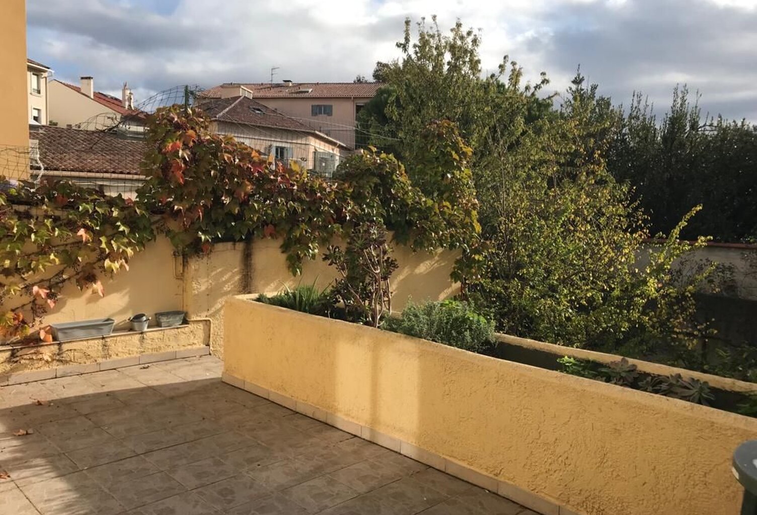 LA SEYNE SUR MER 83500 APPARTEMENT TYPE 3 VUE EXCEPTIONNELLE SUR LE PORT ET LA RADE — photo 1