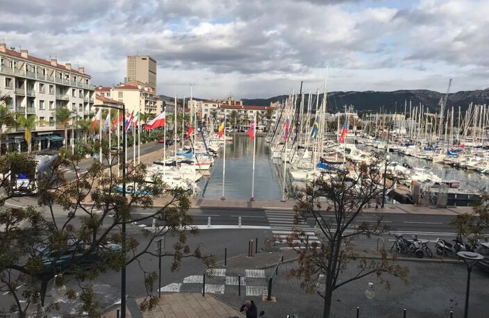 LA SEYNE SUR MER 83500 APPARTEMENT TYPE 3 VUE EXCEPTIONNELLE SUR LE PORT ET LA RADE — photo 4
