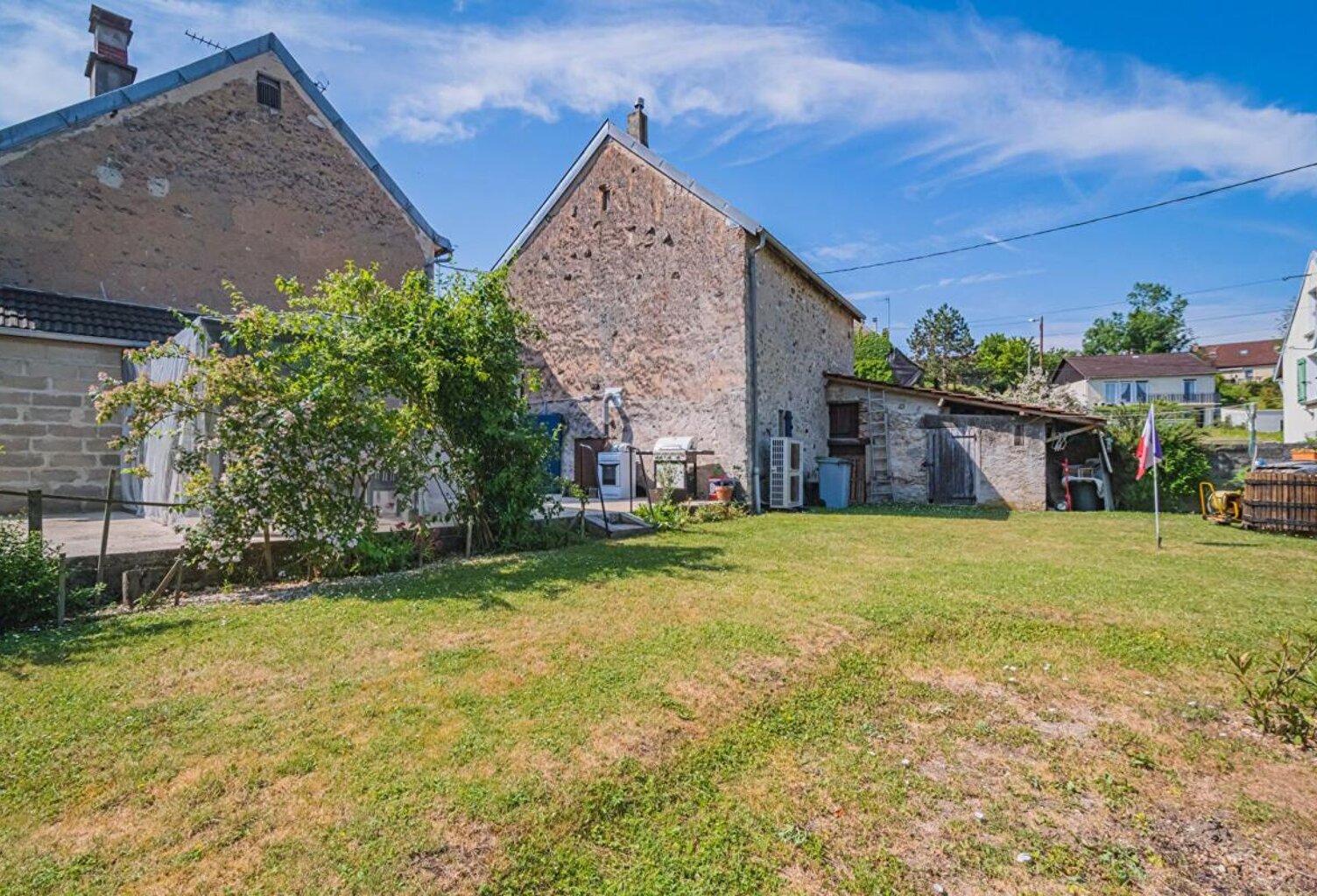 VENTE : maison T5 (109 m²) à COURTHIEZY — photo 1