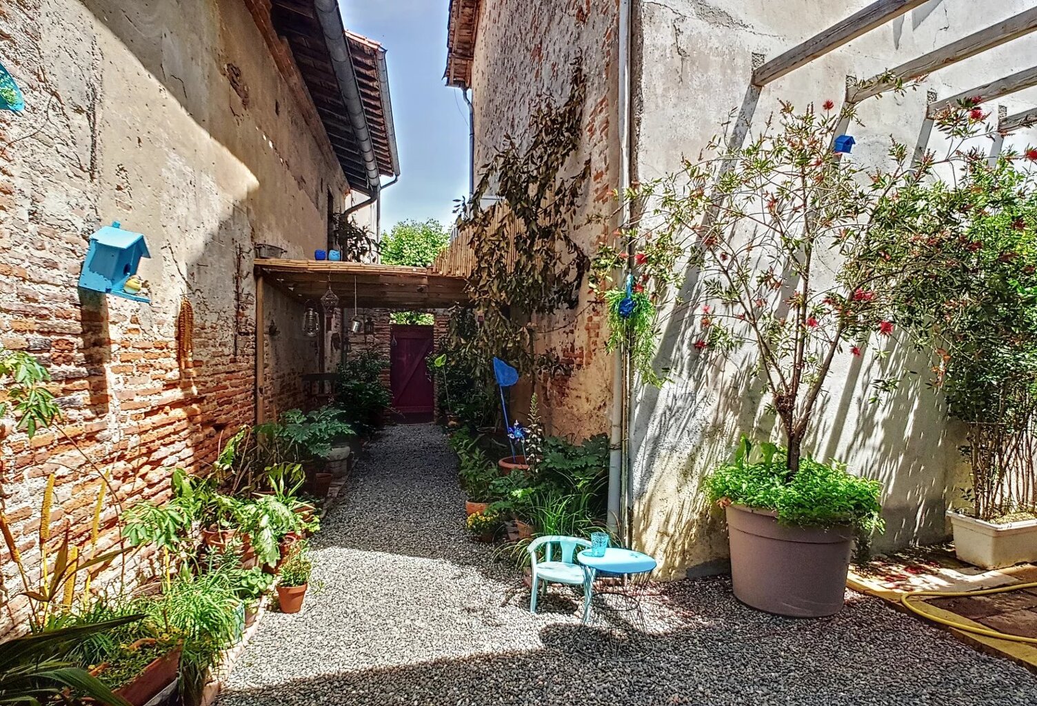 EXCLUSIVITÉ - MAISON DE VILLAGE AVEC PATIO — photo 1