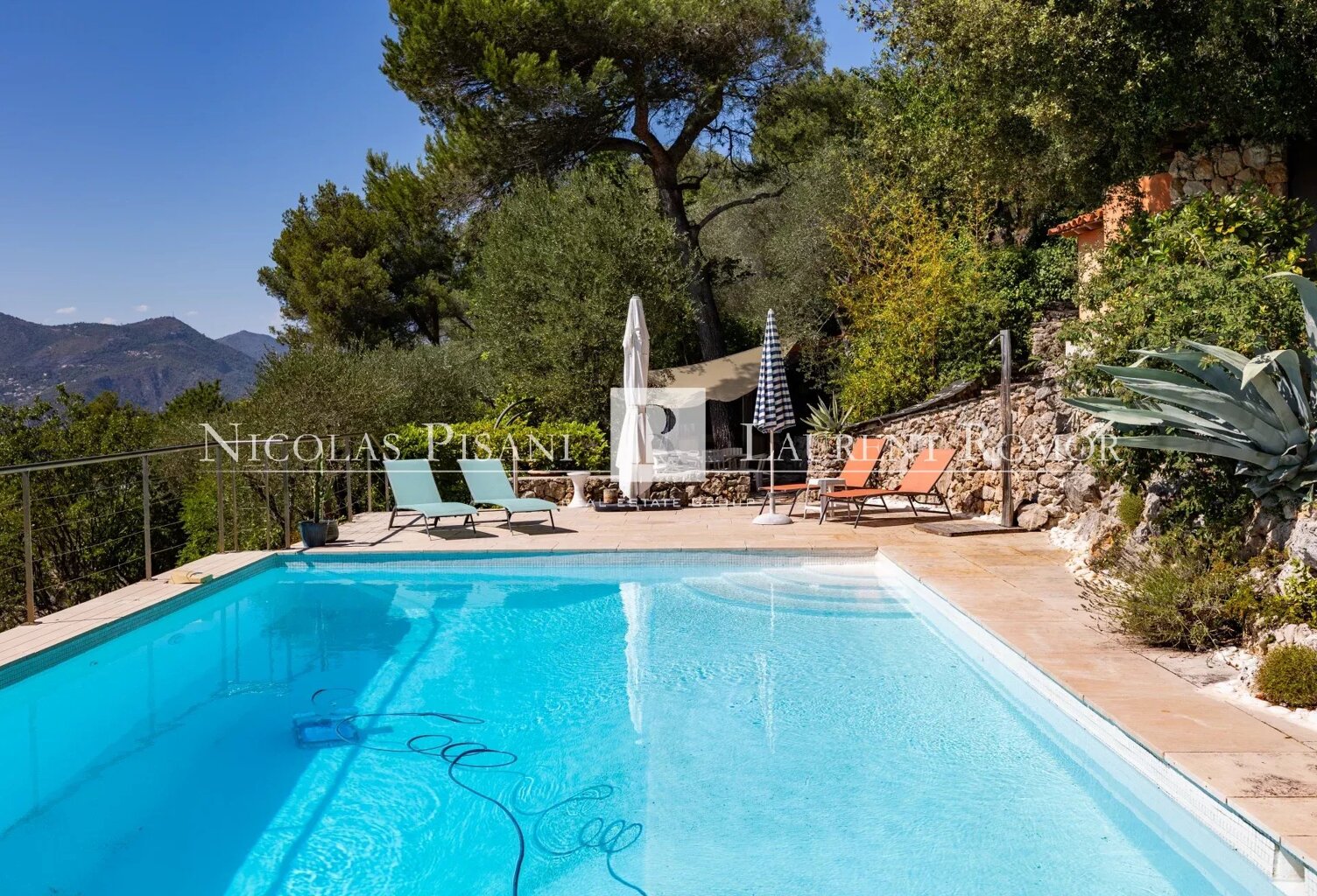 À VENDRE – NICE – VILLA DE CARACTÈRE – PISCINE – VUE PANORAMIQUE — photo 1