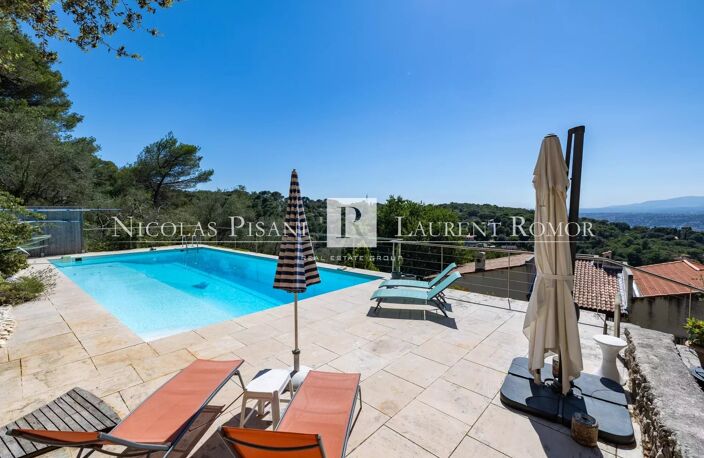 À VENDRE – NICE – VILLA DE CARACTÈRE – PISCINE – VUE PANORAMIQUE — photo 2