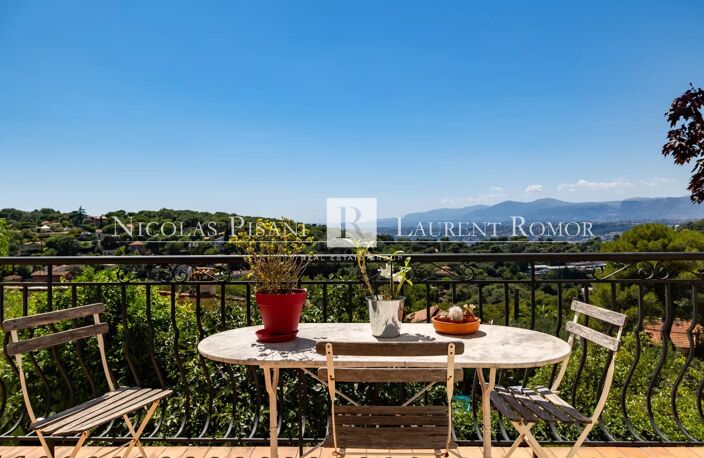 À VENDRE – NICE – VILLA DE CARACTÈRE – PISCINE – VUE PANORAMIQUE — photo 3