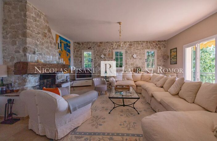 À VENDRE – NICE – VILLA DE CARACTÈRE – PISCINE – VUE PANORAMIQUE — photo 4