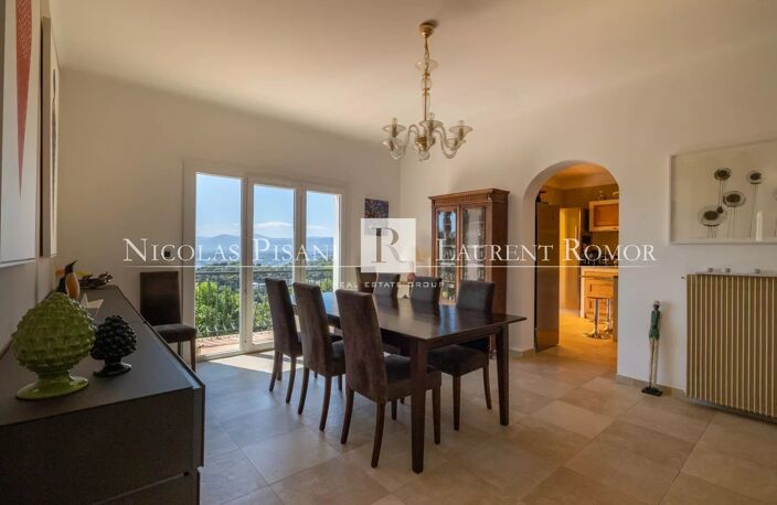 À VENDRE – NICE – VILLA DE CARACTÈRE – PISCINE – VUE PANORAMIQUE — photo 5
