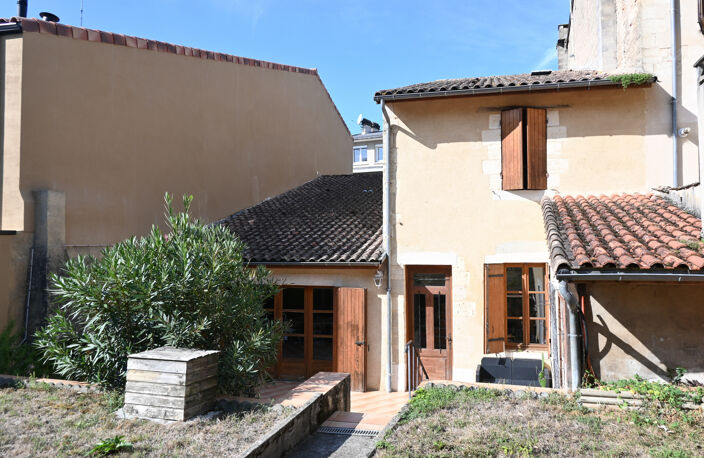 Plein coeur de ville de Marmande avec jardin, garage et 4 cha — photo 2