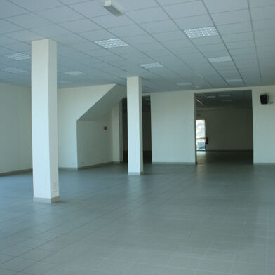 Commerce  248900 €