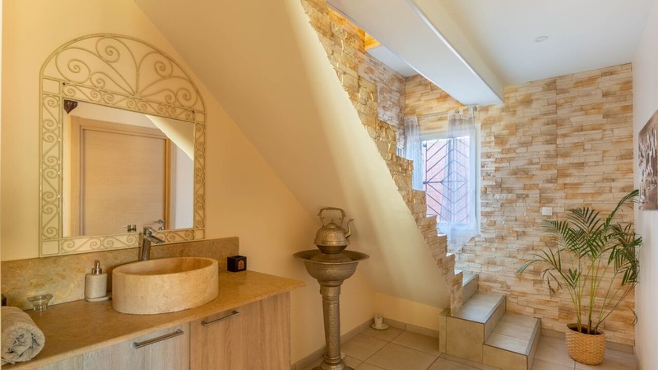 maison 6 pièces 183 m2 à vendre à Vaulx-en-Velin (69120)