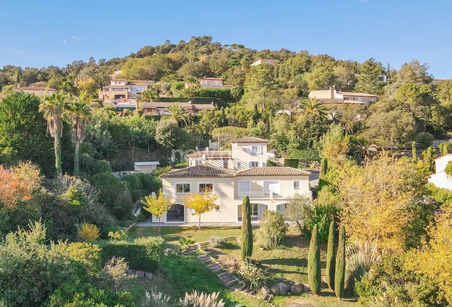 Luxueuse Villa avec Vue Imprenable sur la Baie de Cannes — photo 1