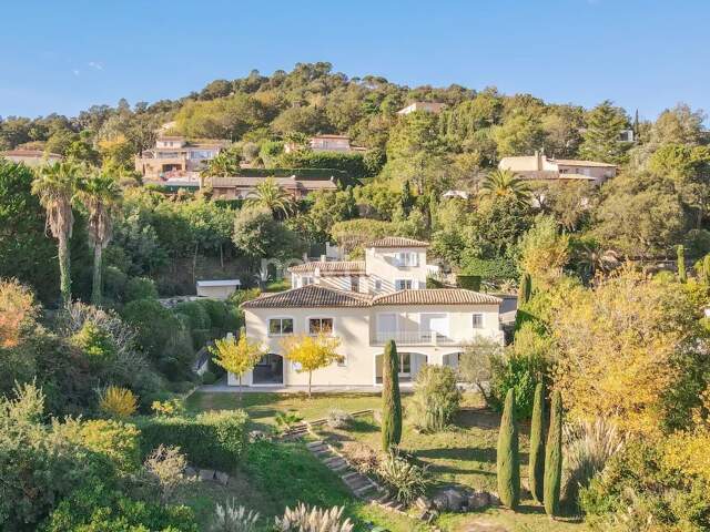 Luxueuse Villa avec Vue Imprenable sur la Baie de Cannes — photo du bien