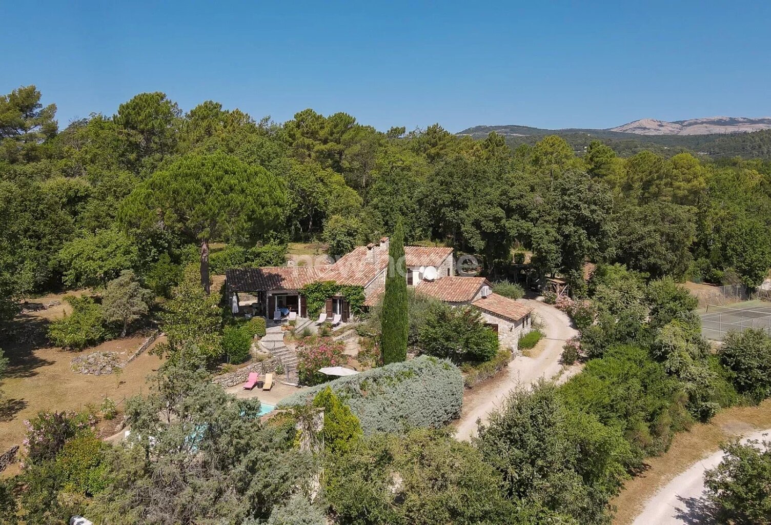 Pays de Fayence: au calme se trouve cette jolie villa provenc... — photo 1