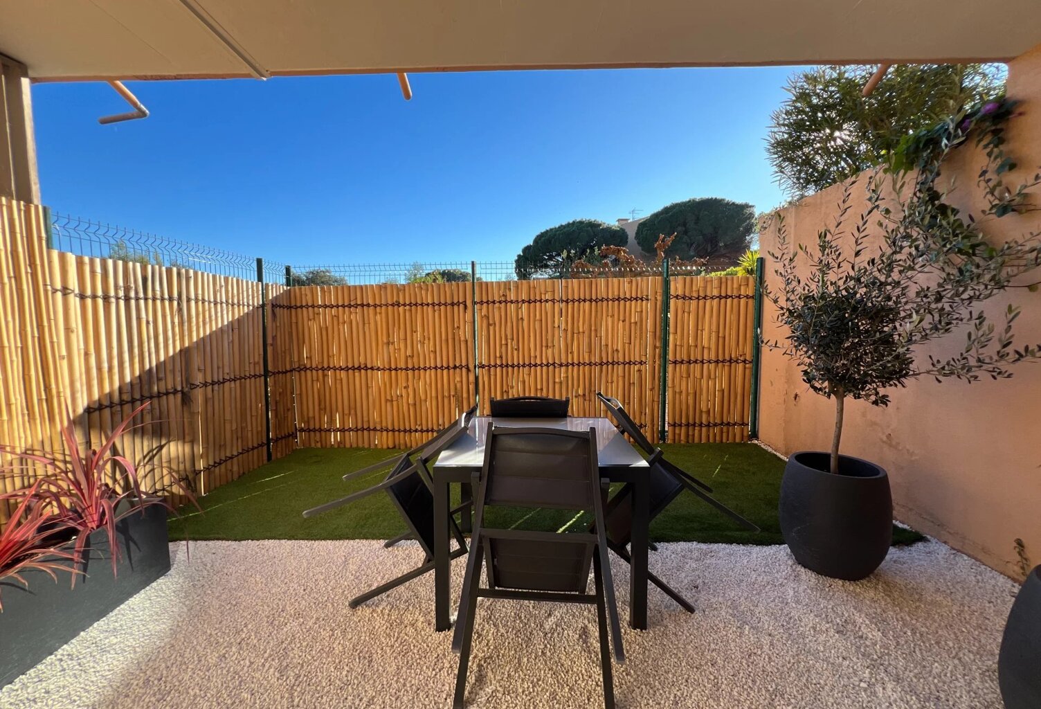 Deux pièces de 50m2 à Sainte-Maxime avec terrasse — photo 1
