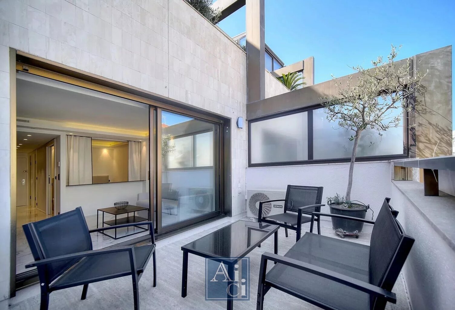 Cannes Croisette Gray d'Albion 2 pièces Terrasse — photo 1