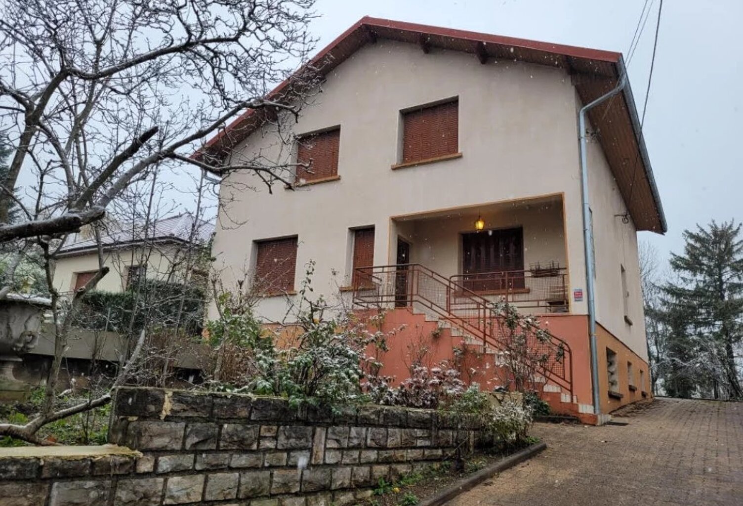 PROXIMITE PLANOISE MAISON A RENOVER DE 150 M² — photo 1