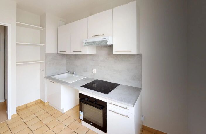 A LOUER - Appartement 2 pièces CHARTRES-GARE avec parking — photo 2