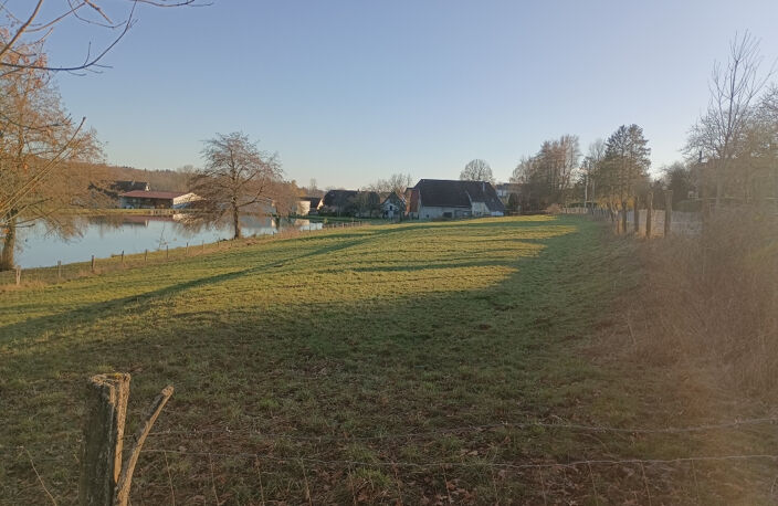 Vente terrain constructible de 10,08 ares Angeot 78 000 euro — photo 2
