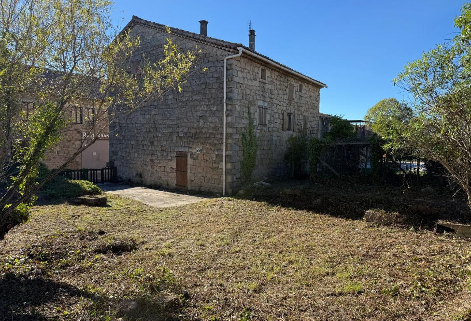 Mas en pierre avec terrain attenant — photo 1
