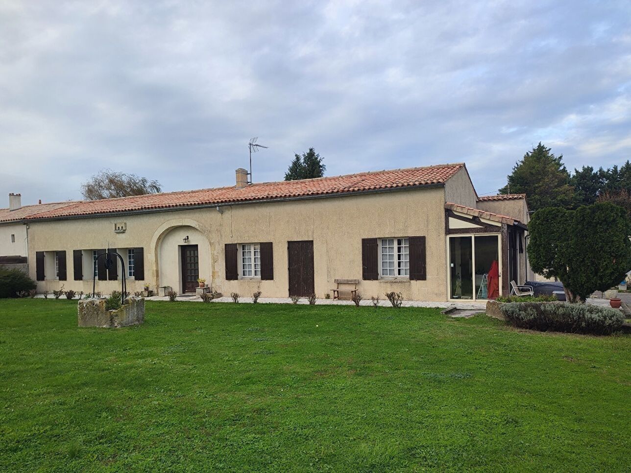 Villa / Maison  T4 à vendre Mirambeau 17150