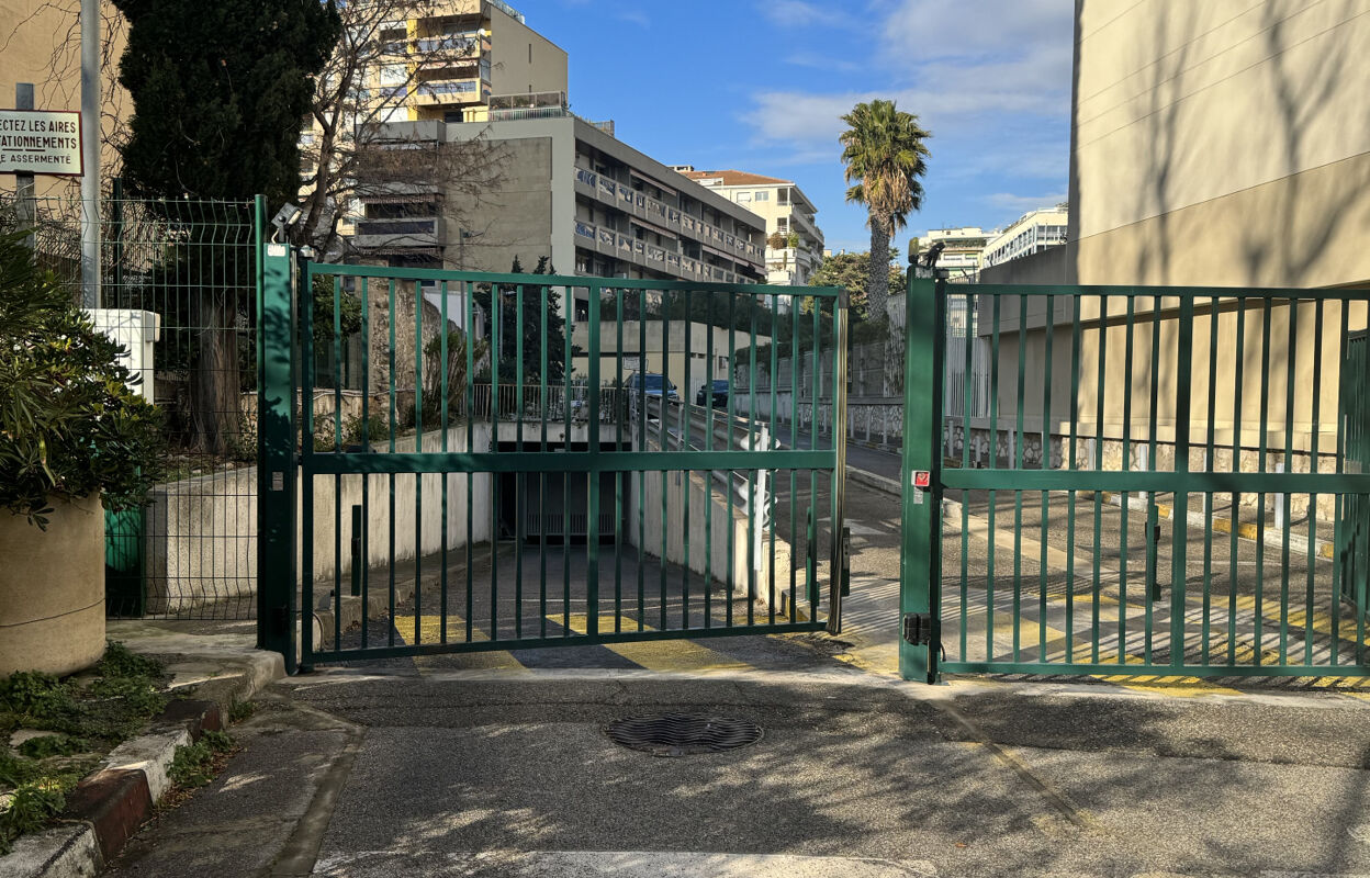 garage  pièces 14 m2 à vendre à Marseille 8 (13008)