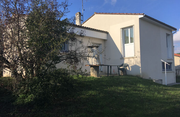 EXCLUSIVITE A VENDRE JOLIE VILLA AVEC GARAGE ET JARDIN — photo 2