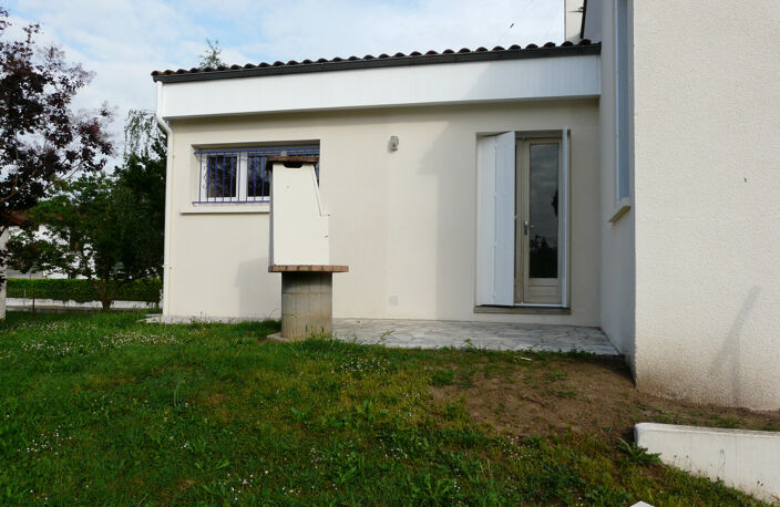 EXCLUSIVITE A VENDRE JOLIE VILLA AVEC GARAGE ET JARDIN — photo 3