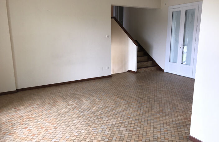 EXCLUSIVITE A VENDRE JOLIE VILLA AVEC GARAGE ET JARDIN — photo 5