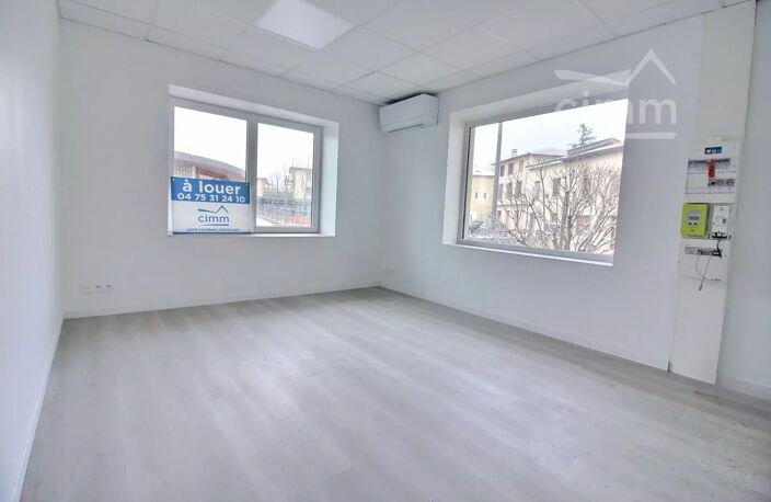 BUREAUX NEUFS CENTRE VILLAGE — photo 5