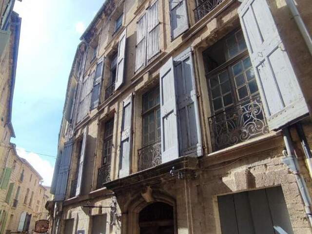 Trois appartements dans immeuble de caractère  à  Pezenas 202 m² intramuros — photo du bien
