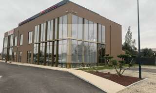 Commerce  220 m² à louer à Meyzieu (69330)