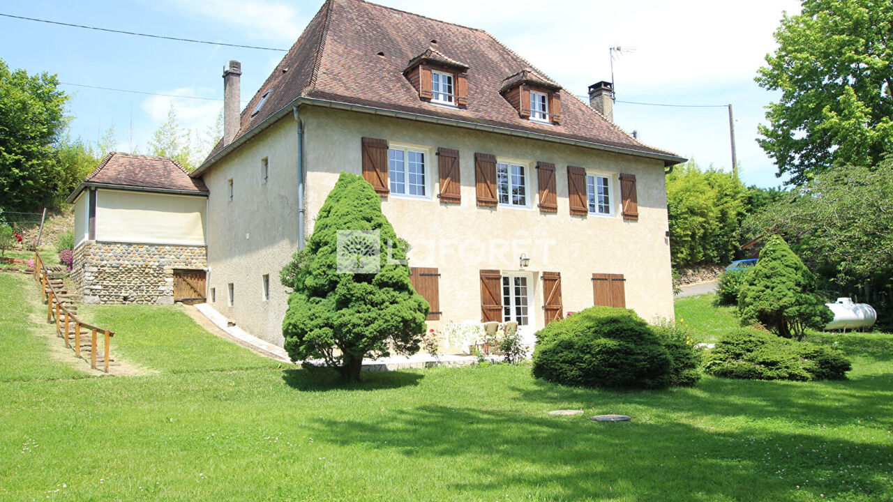 maison 8 pièces 215 m2 à vendre à Sauveterre-de-Béarn (64390)