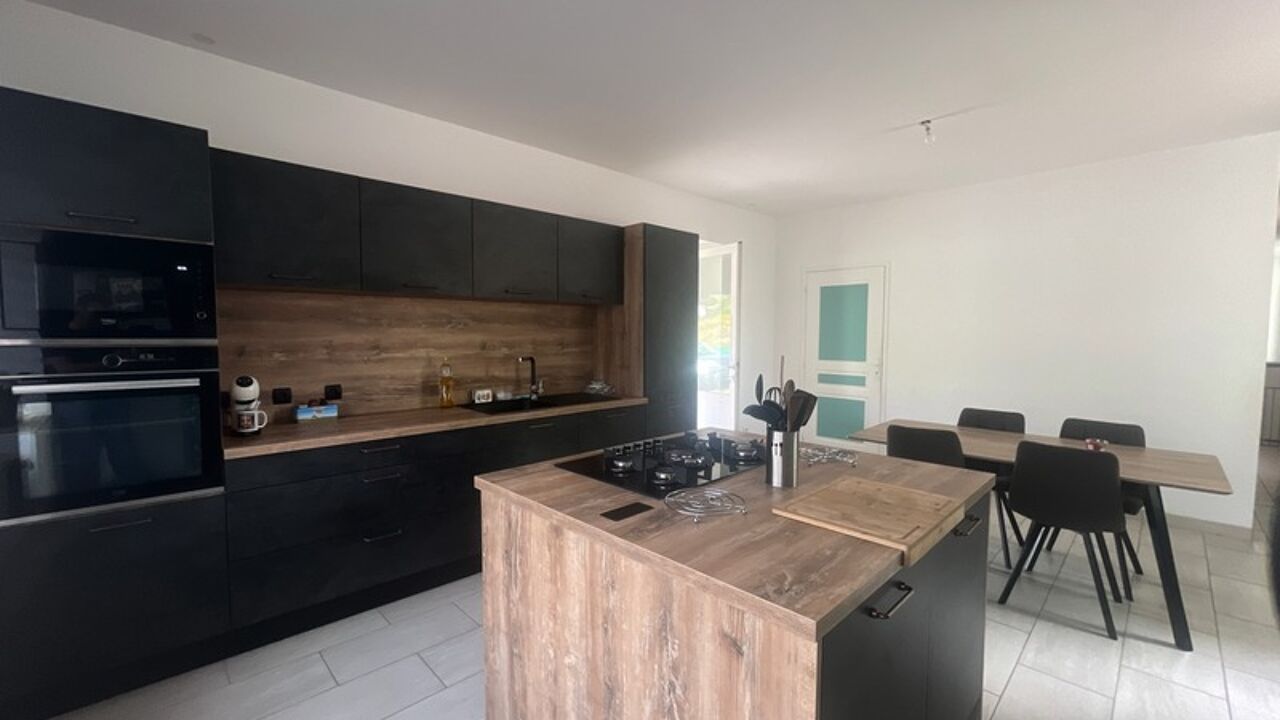 maison 5 pièces 156 m2 à vendre à Commelle-Vernay (42120)