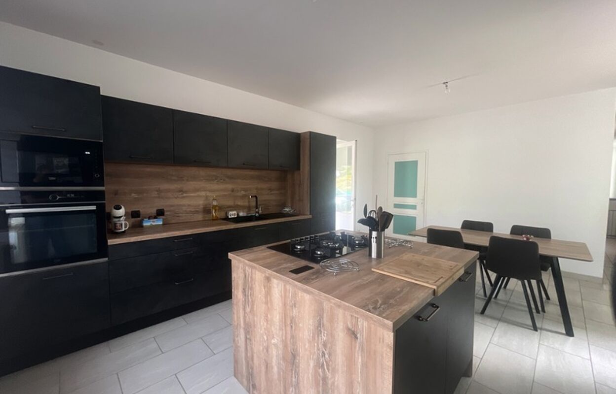 maison 5 pièces 156 m2 à vendre à Commelle-Vernay (42120)