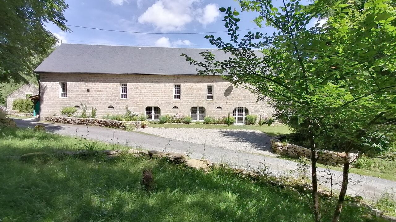 maison 12 pièces 376 m2 à vendre à Saint-Hilaire-les-Courbes (19170)