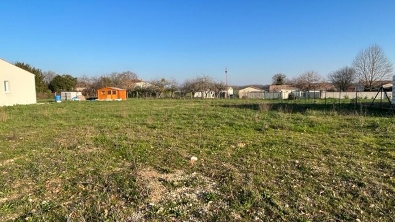 terrain  pièces 1033 m2 à vendre à Salignac-sur-Charente (17800)