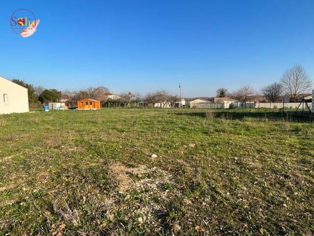 Terrain 1033 m² à Salignac-sur-Charente — photo du bien