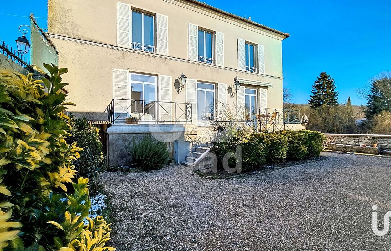 maison 10 pièces 256 m2 à vendre à Moret-Loing-Et-Orvanne (77250)