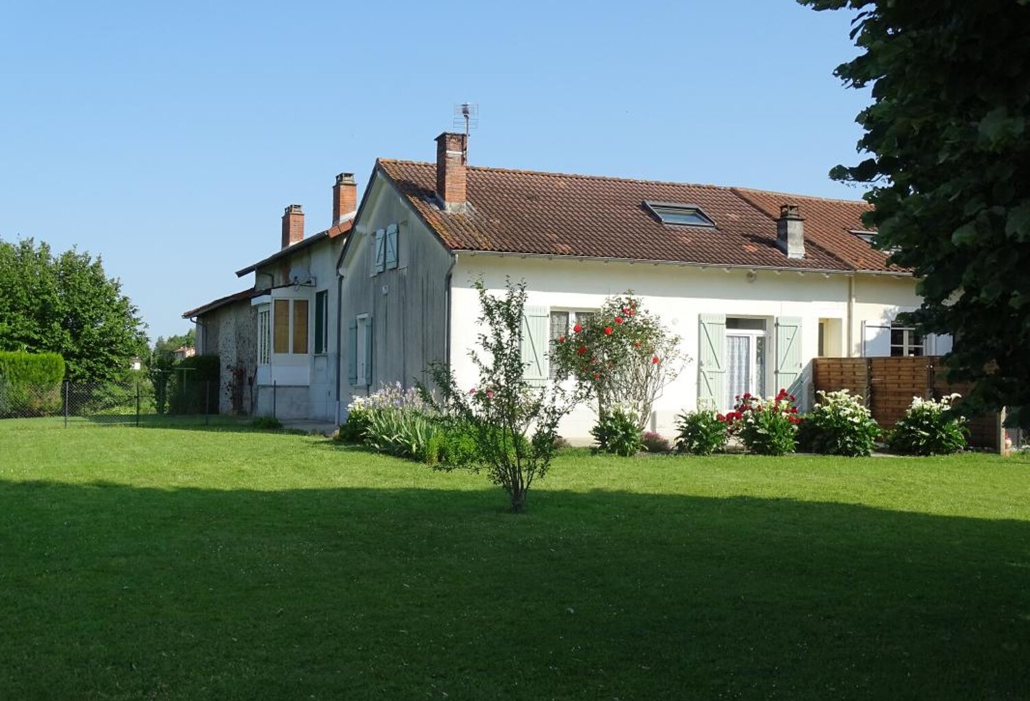 Maison Saint Junien Ouest, 110 m2, dépendances et 3860 m2 de ... — photo 1