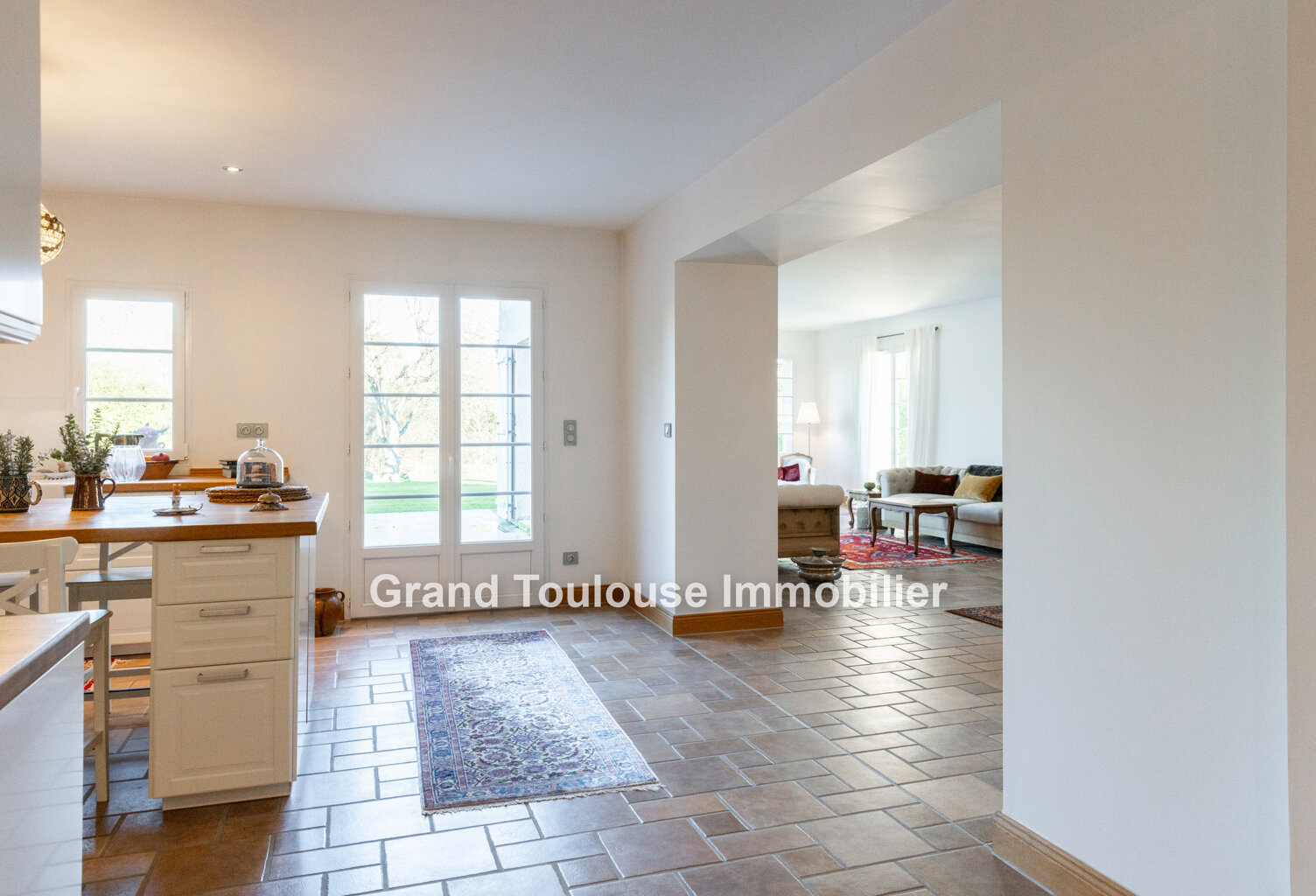 Villa T8 Proche Golf, Rés fermée, Exc. état, 245m2 hab, Living 5 — photo 1
