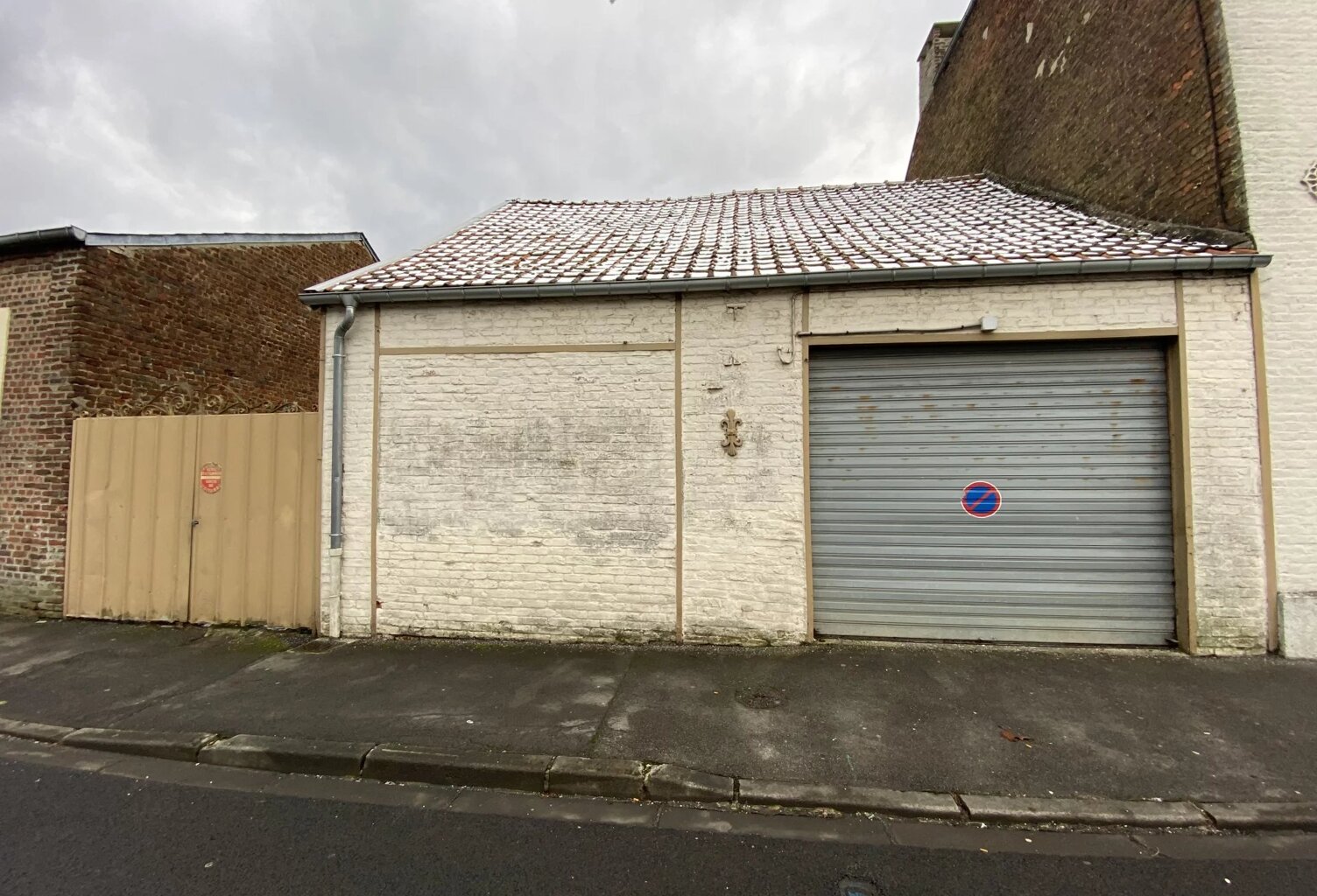 Garage, box et terrain — photo 1