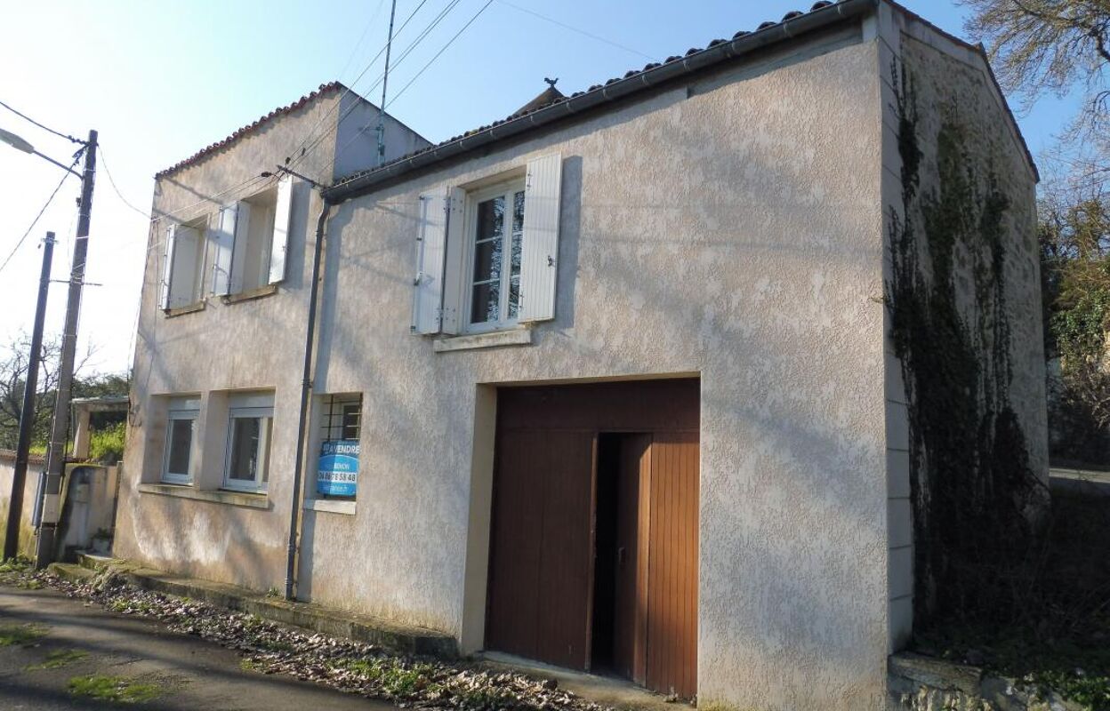 maison 3 pièces  m2 à vendre à Saint-Savinien (17350)