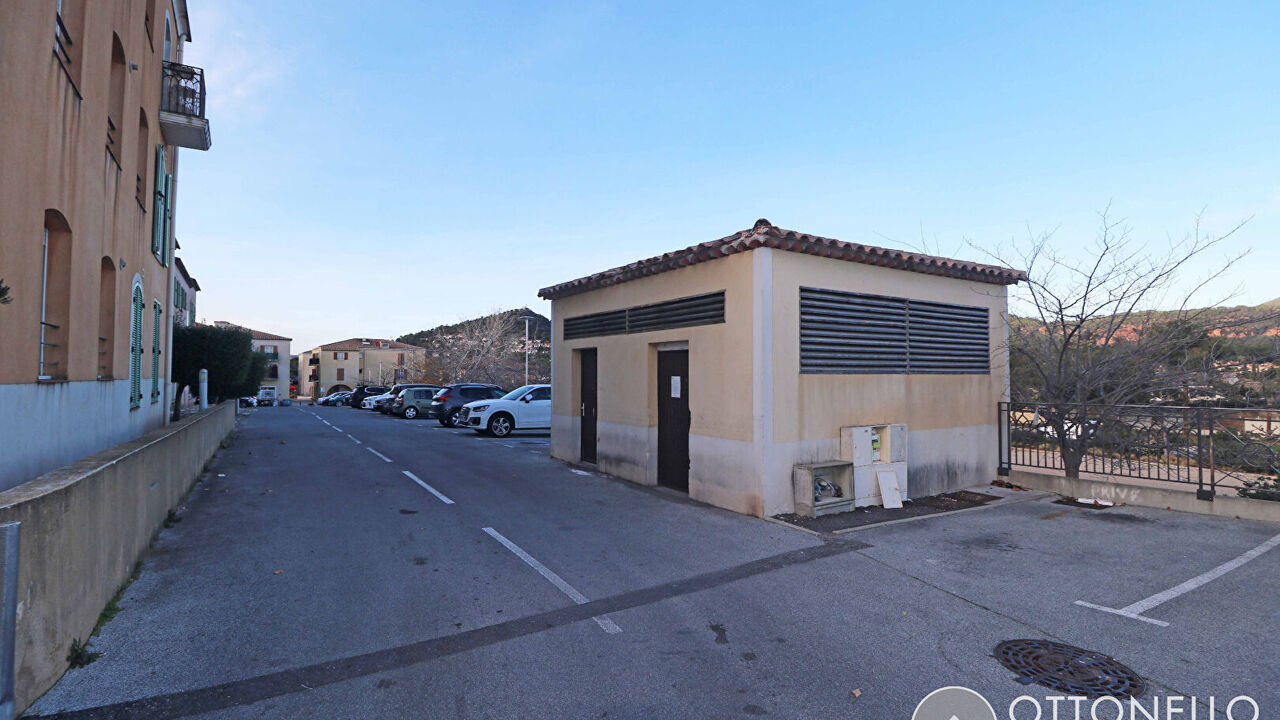 garage  pièces  m2 à vendre à Roquebrune-sur-Argens (83520)