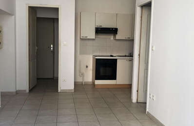 location appartement 370 € CC /mois à proximité de Moulès-Et-Baucels (34190)