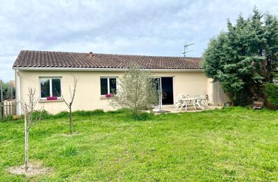 vente maison 299 000 € à proximité de Saint-Vivien-de-Blaye (33920)
