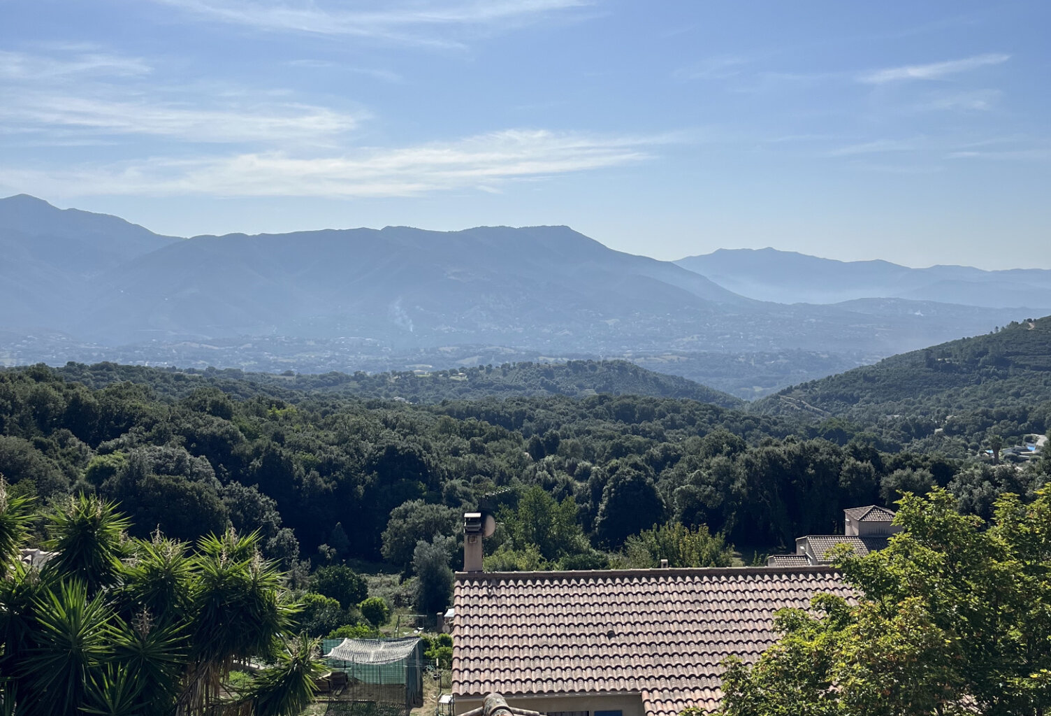 Vente Maison de village en pierres de taille, vue dégagée. — photo 1