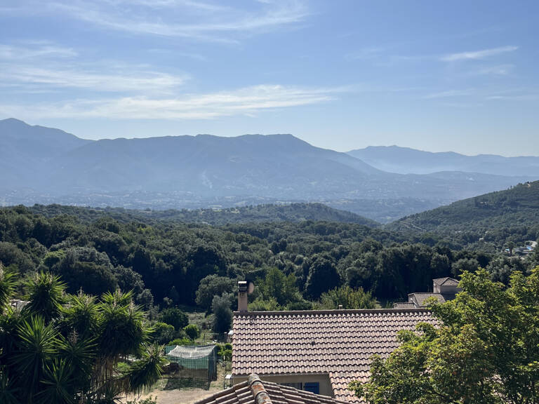 Vente Maison de village en pierres de taille, vue dégagée. — photo 1